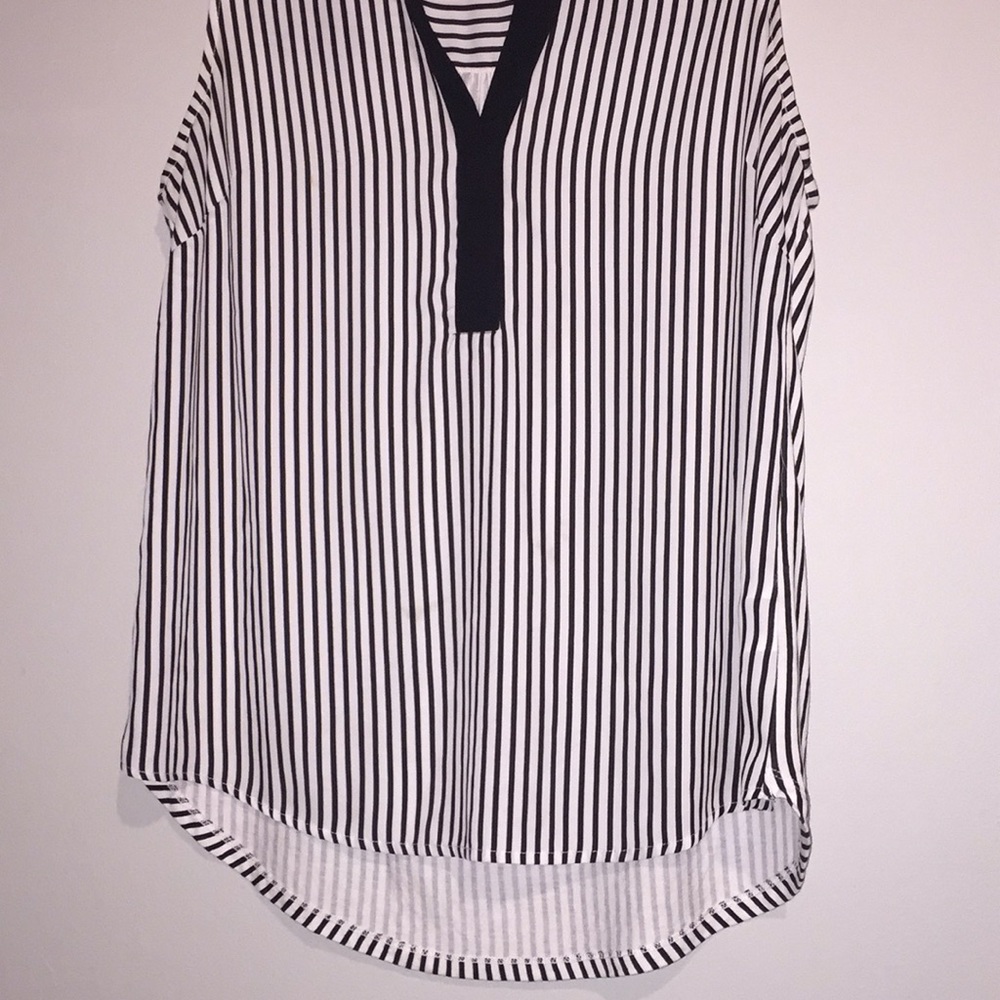 100% Viscose H&M Black and White Striped Blouse - Picture 8 of 8